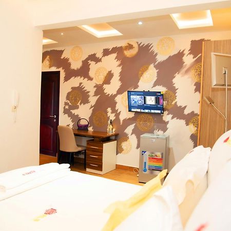 Residence Le Sommet - Chambre Versace Douala Eksteriør billede