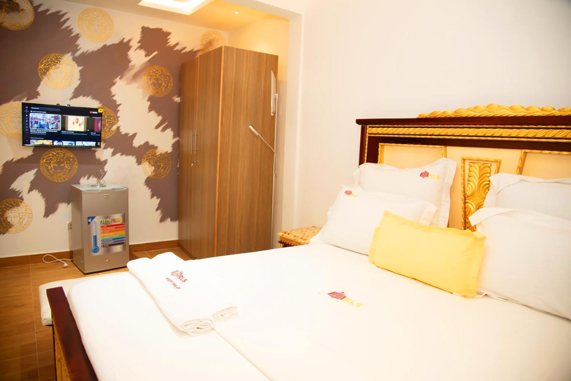 Residence Le Sommet - Chambre Versace Douala Eksteriør billede